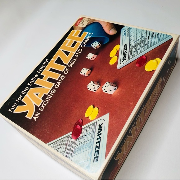 Vintage 1978 Lowe Milton Bradley Yahtzee Game Blue Cup Complete Score Sheets Etc - Picture 2 of 11